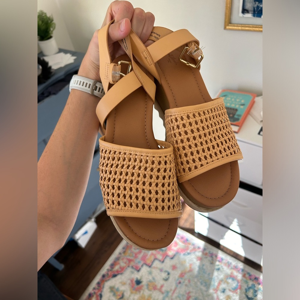 Universal Thread 3 inch wedges cream color